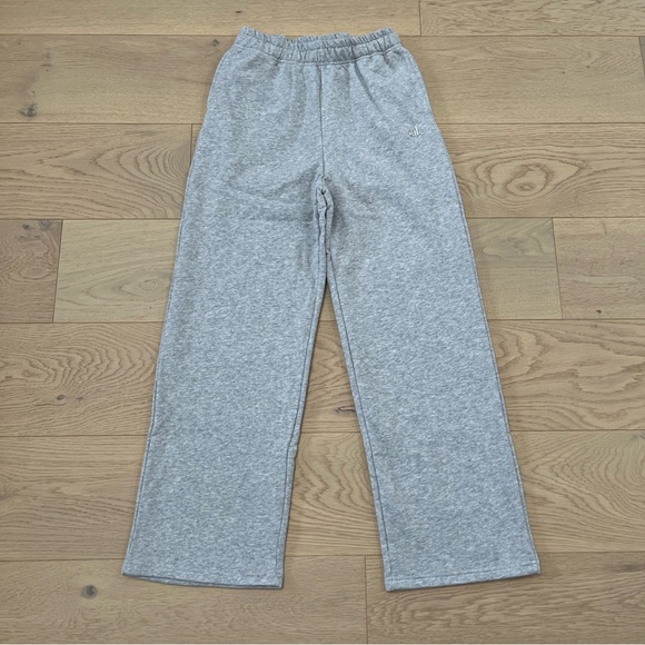 ALO Yoga Accolade Set Quarter Zip and Sweatpants Light Gray Unisex - Picture 13 of 16